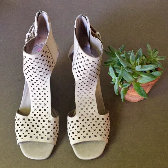 Via Spiga T-Strap Heels - Picture 2 of 7